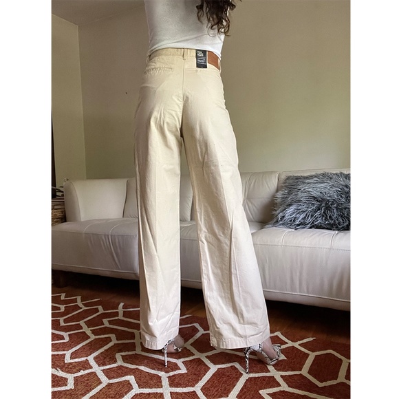 Levi’s High Loose Khaki Pants - Size 25x30 - Picture 2 of 6